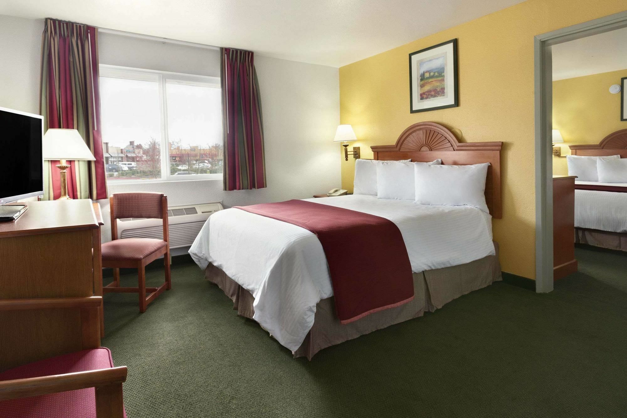 Howard Johnson By Wyndham Salem Esterno foto
